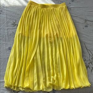 Elegant Yellow Pleated Skirt